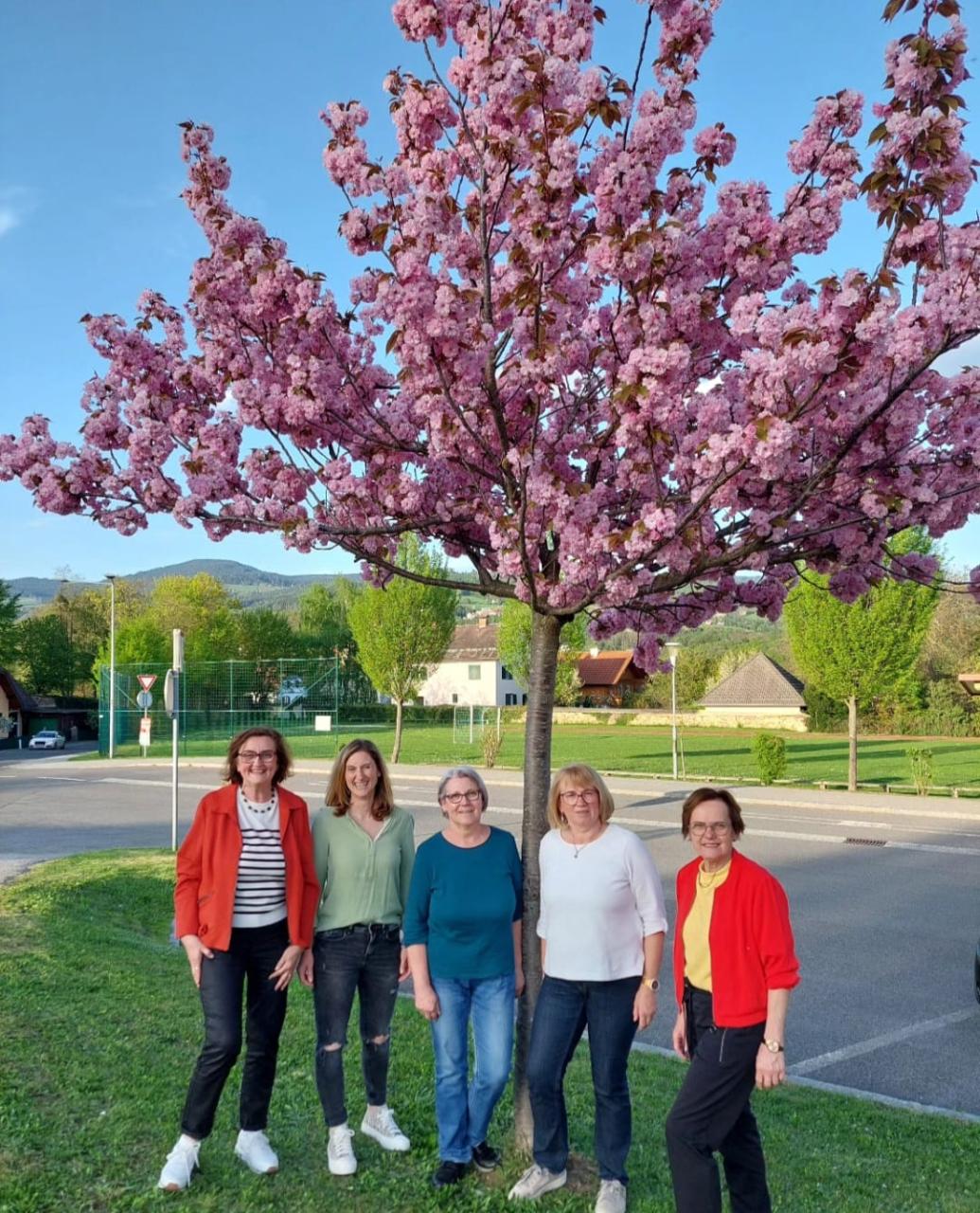 "Lesefeen" (Maria, Maria, Monika, Lisi)